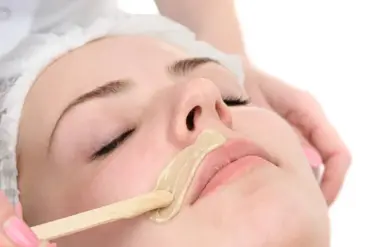 Lèvres, sourcils, menton
